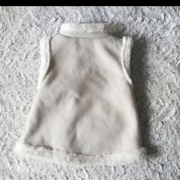 Maggie & Zoe faux fur vest with bows 24 m - Picture 5 of 5